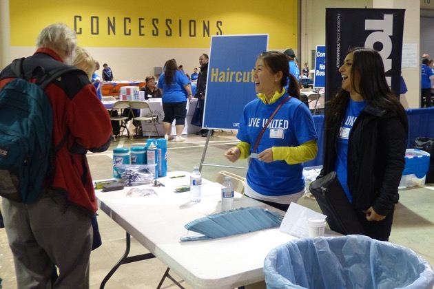 2 women volunteers for the 2014 Community Resource Exchange to help the homeless in Seattle