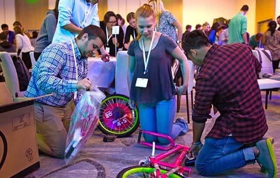 Seattle Volunteers Concur fix bicycles