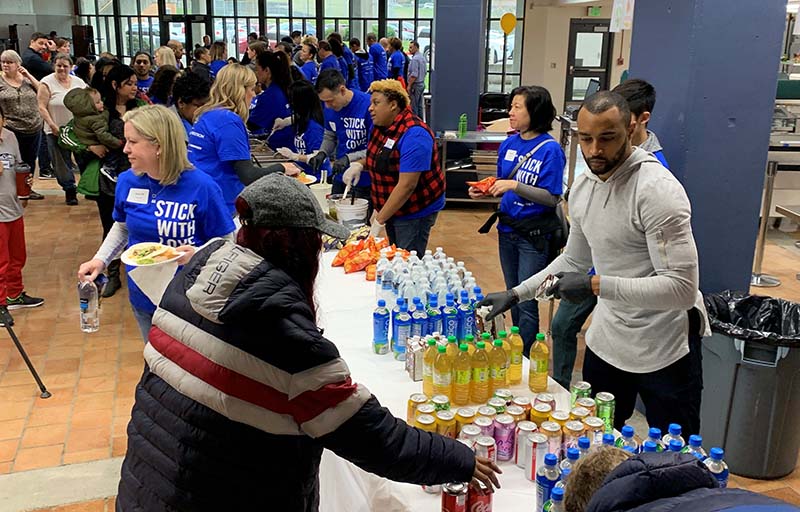 Former Seattle Seahawk volunteered at the lunch line