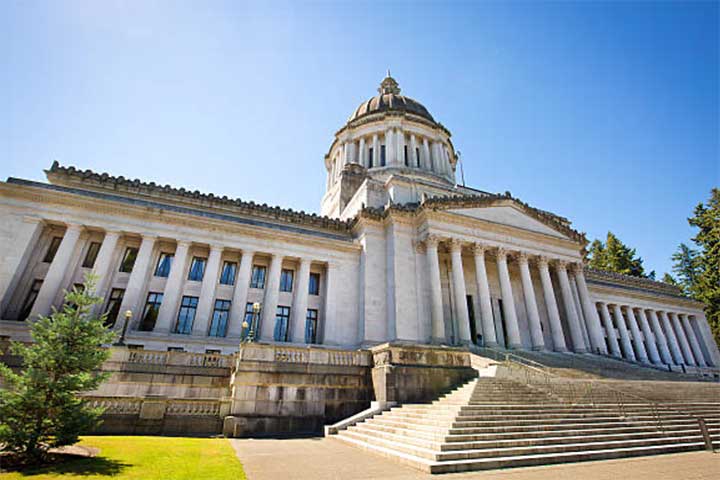 Photo of the Washington state Capitol on a sunny day.