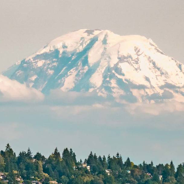 Mount rainier with Seattle in the foreground.