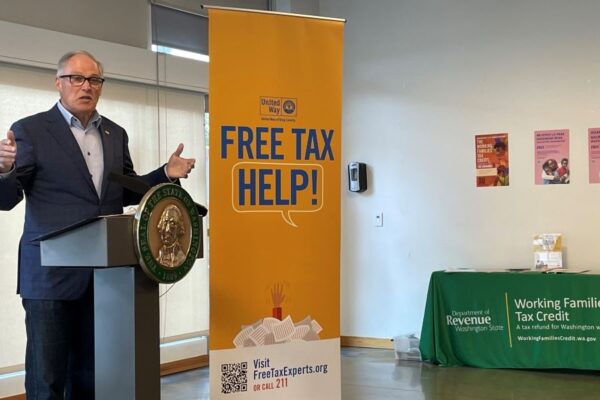 Free Tax preparer Marty helps Sharonda file her taxes