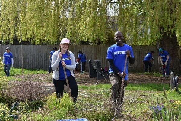 2 women volunteers for the 2014 Community Resource Exchange to help the homeless in Seattle